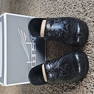Black Dansko clogs size 40 (9.5-10 womens)